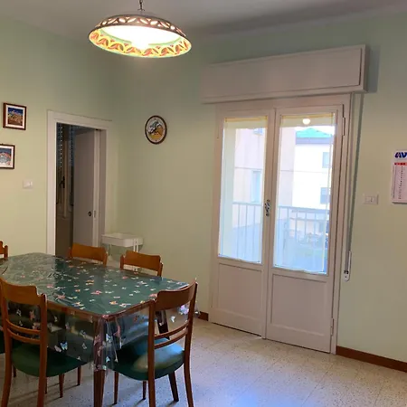 Turistico Le Farfalle イーモラ