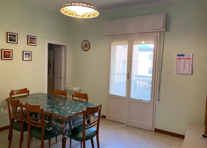 Turistico Le Farfalle イーモラ